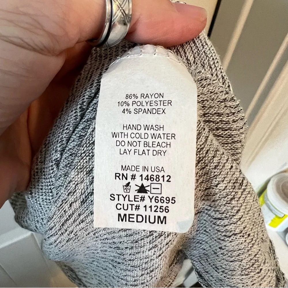 Aiden Y NWT Heather Gray Knit T-Shirt Shark-bite Hem Cap Sleeves Stretchy Comfy - Picture 7 of 11